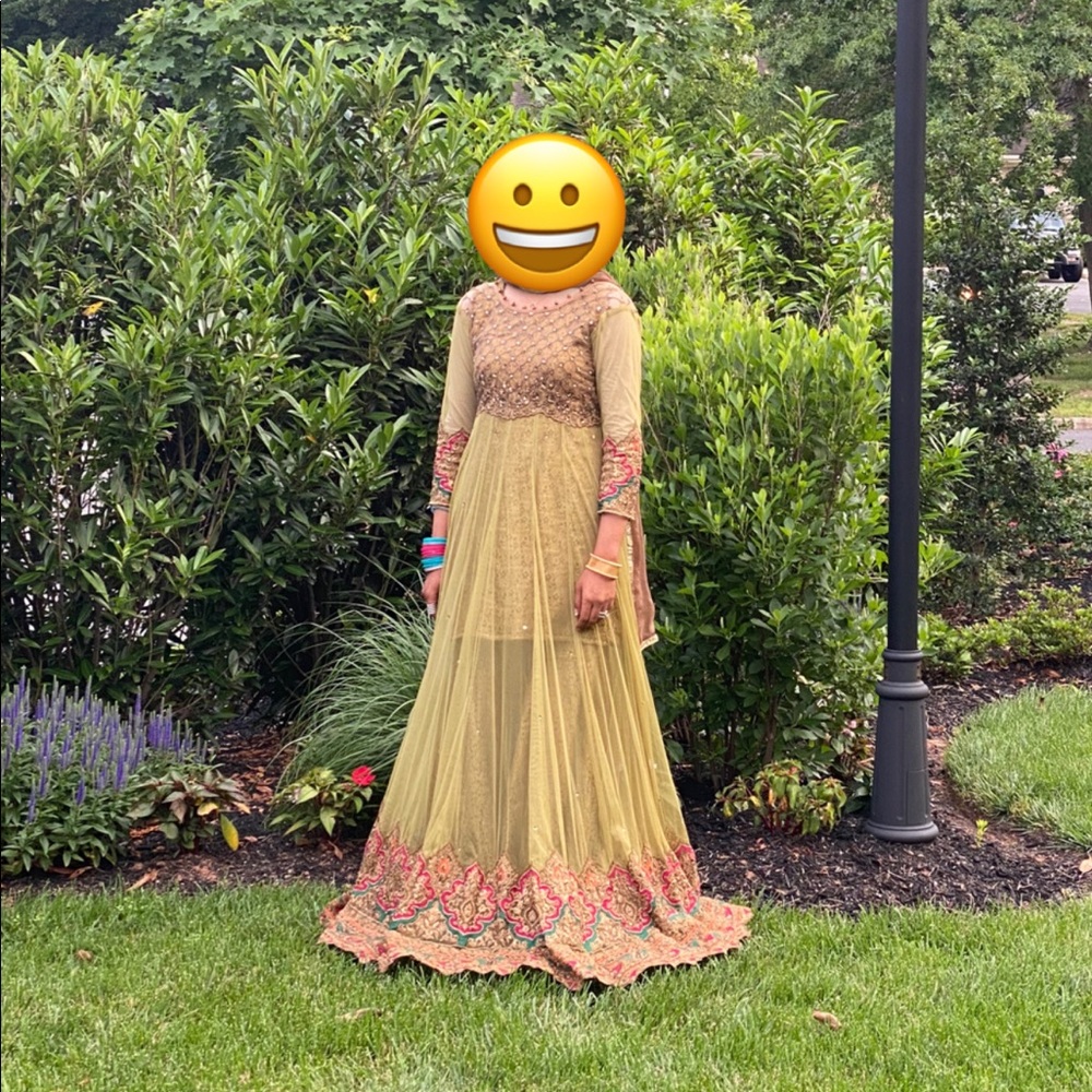 Like New DESIGNER PKDL Nakoosh Pakistan Indian Gown Kameez S/M Shalwar Kameez